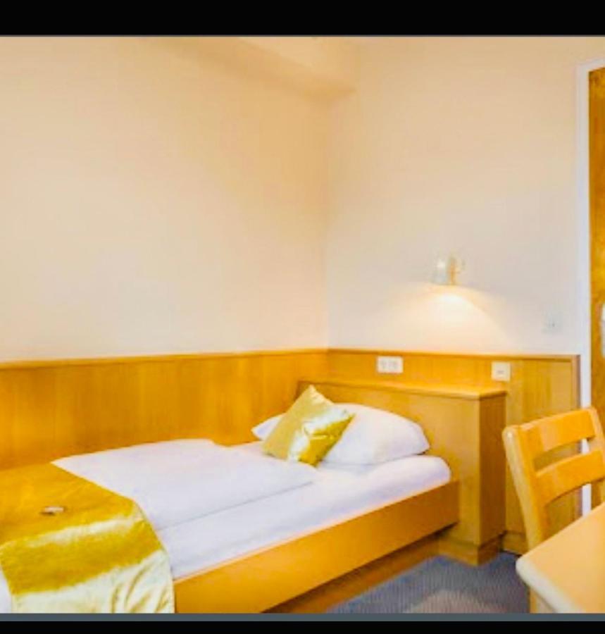Mc Hotel คาร์ลสรูเฮอ ภายนอก รูปภาพ