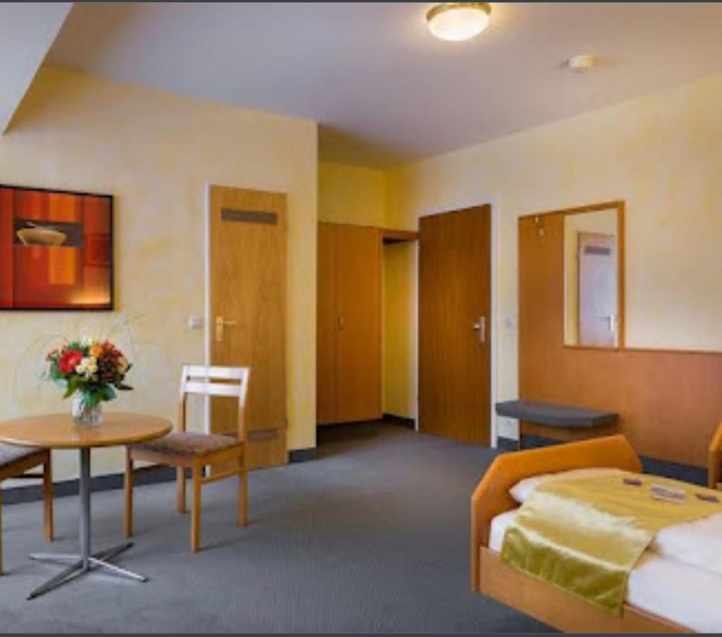 Mc Hotel คาร์ลสรูเฮอ ภายนอก รูปภาพ
