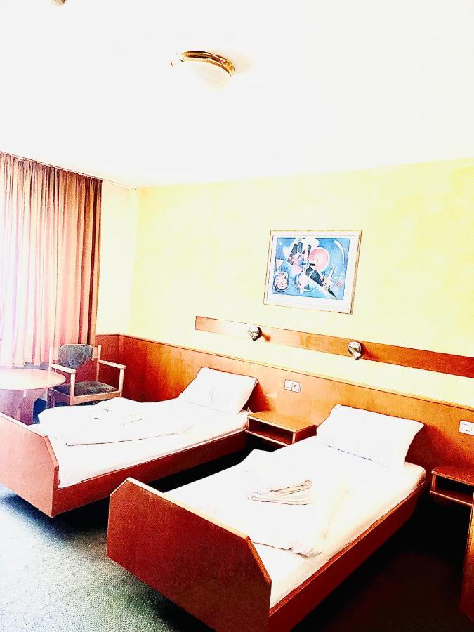 Mc Hotel คาร์ลสรูเฮอ ภายนอก รูปภาพ