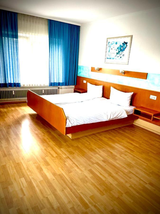 Mc Hotel คาร์ลสรูเฮอ ภายนอก รูปภาพ