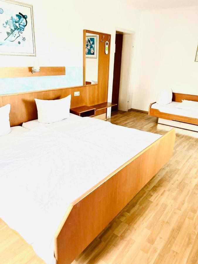 Mc Hotel คาร์ลสรูเฮอ ภายนอก รูปภาพ