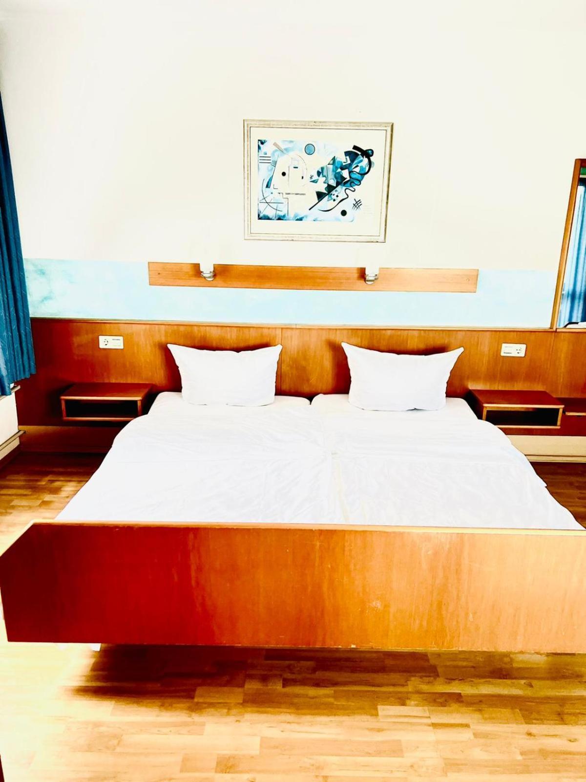 Mc Hotel คาร์ลสรูเฮอ ภายนอก รูปภาพ
