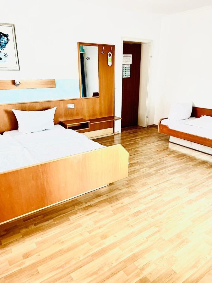 Mc Hotel คาร์ลสรูเฮอ ภายนอก รูปภาพ