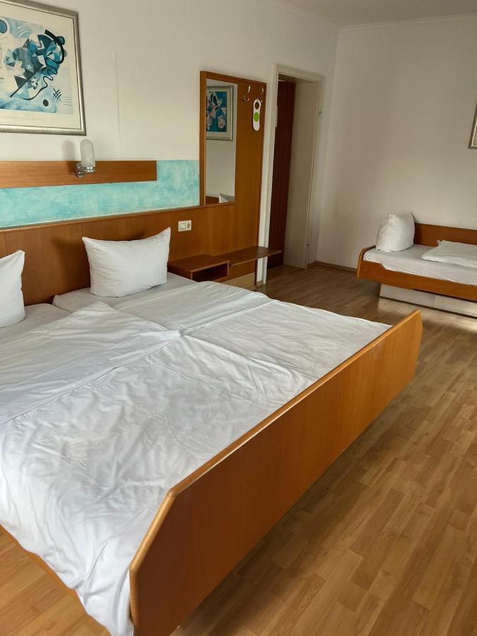 Mc Hotel คาร์ลสรูเฮอ ภายนอก รูปภาพ